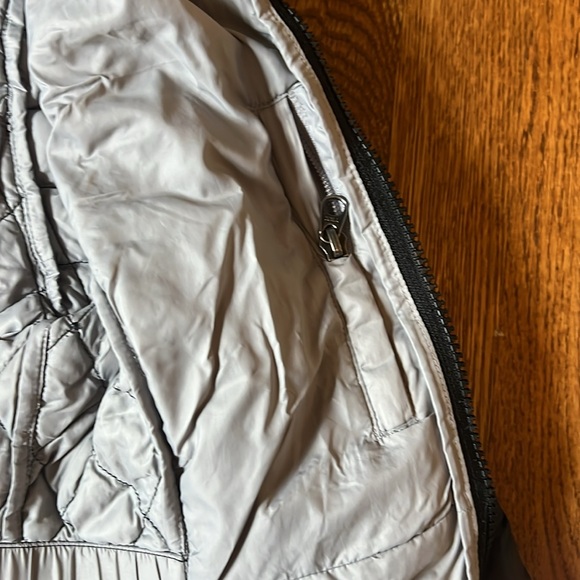 Girls Northface Black nanopuff jacket 10/12 - Picture 4 of 5